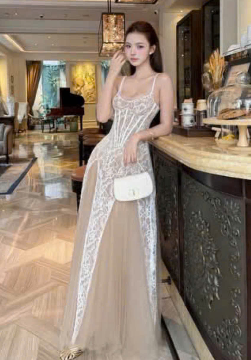 Đầm Thiết Kế Corset Ren Hoa Hai Dây Xẻ Tà
