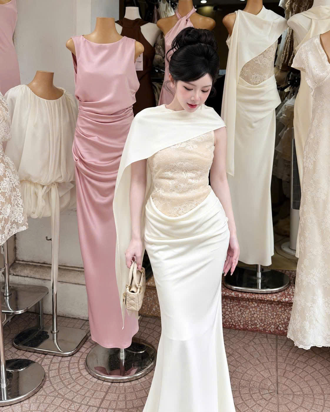 Đầm Dự Tiệc Choàng Vai Lệch Phối Ren Đuôi Cá