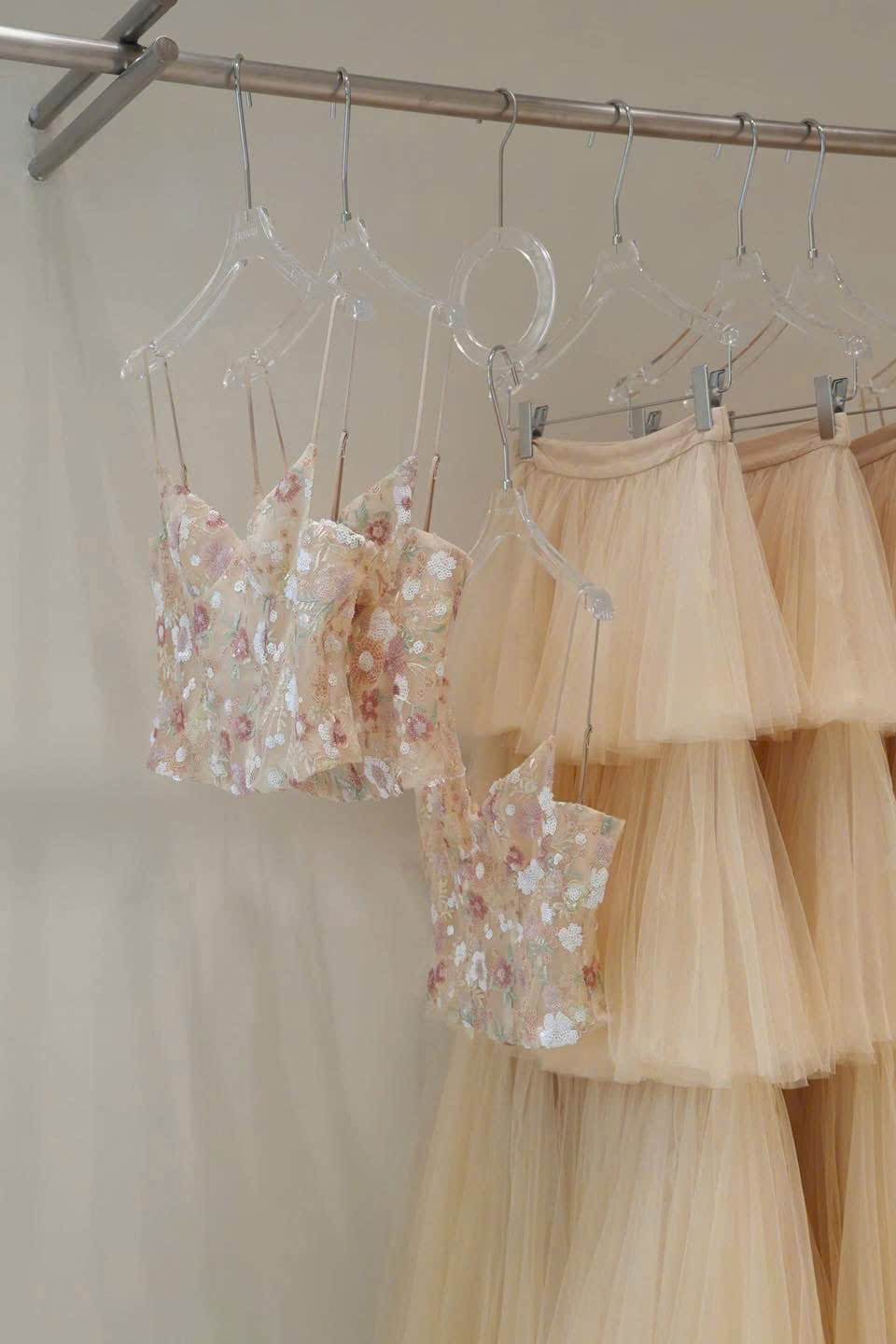 Đầm Thiết Kế Corset Hoa Thêu Phối Voan Tầng
