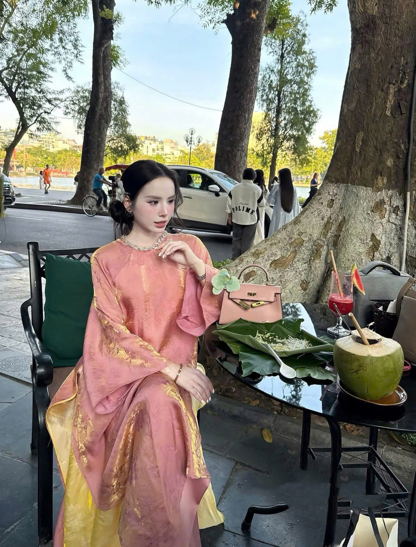 Ảnh Áo Dài Cổ Tròn Ánh Kim 4 Tà