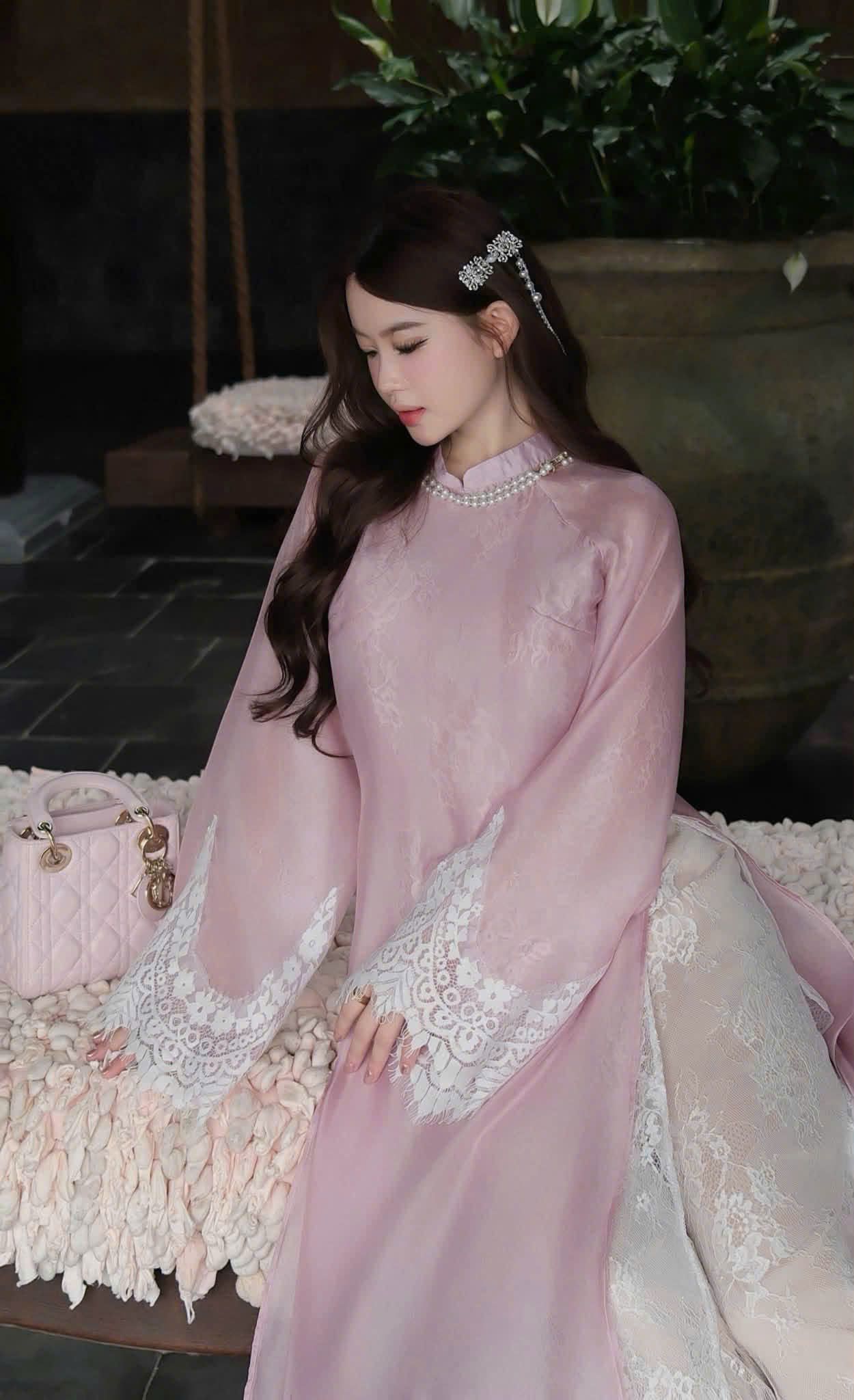 Ảnh Áo Dài Voan Hồng Phấn Cổ Tàu Tay Loe Phối Ren Hoa