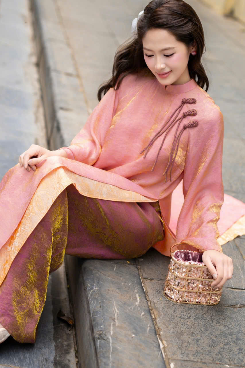 Ảnh Áo Dài Cổ Tàu Ánh Kim Đính Nút Dây