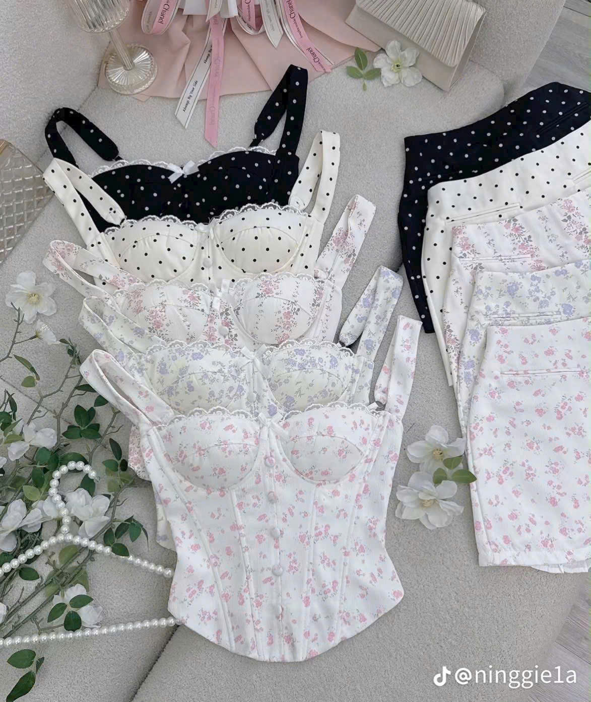 Set Áo Corset Hai Dây Phối Chân Váy Hoa Nhí Viền Ren