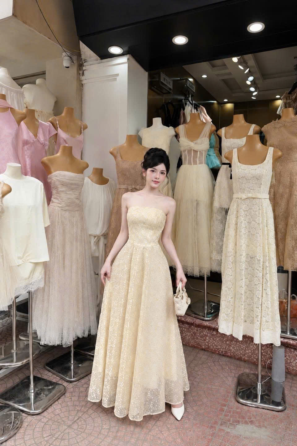 Ảnh Đầm Dạ Hội Cúp Ngực Gấm Hoa Xòe Dài